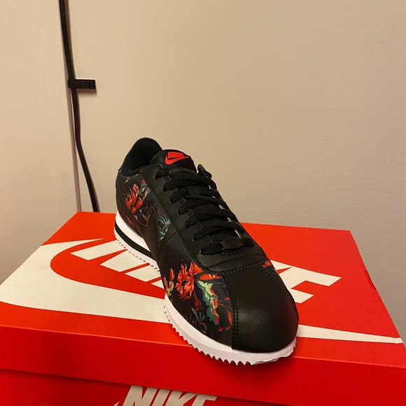 Nike Cortez - Picture 3 of 4